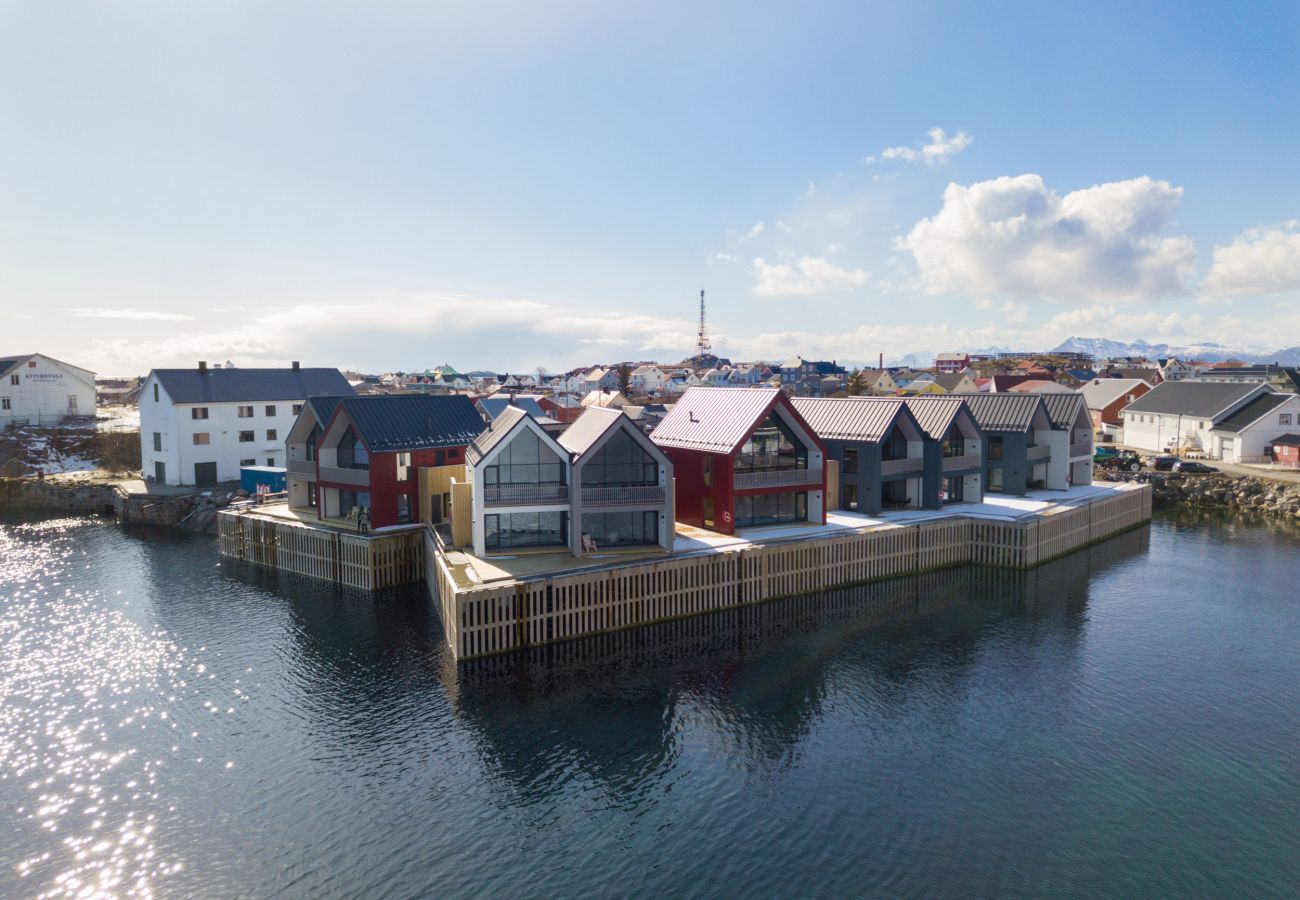 Apartment in Vågan - Waterfront apartment at the end of the pier in Henningsvær