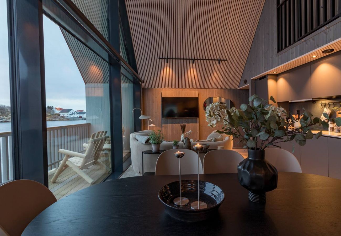 Lofotens best sea views for rent with modern kitchen