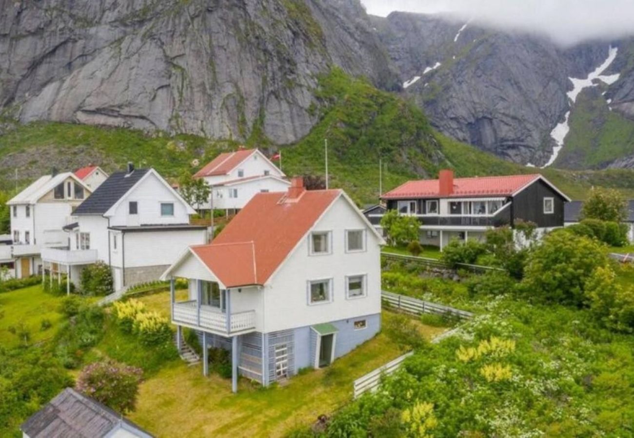 House in Moskenes - House by the sea Reine, Lofoten