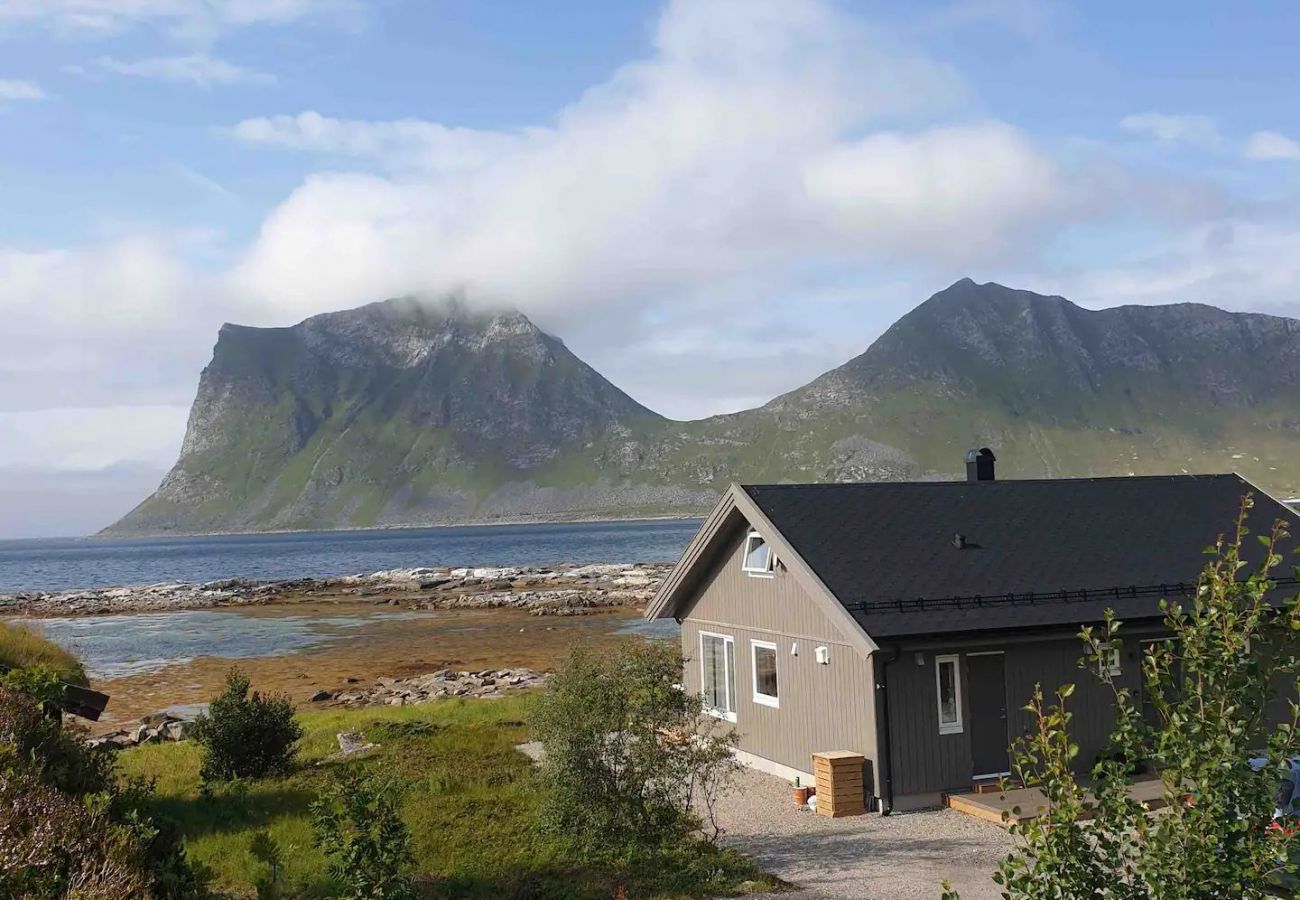 Cabin in Vestvågøy - Magic views and walking distance to best beaches