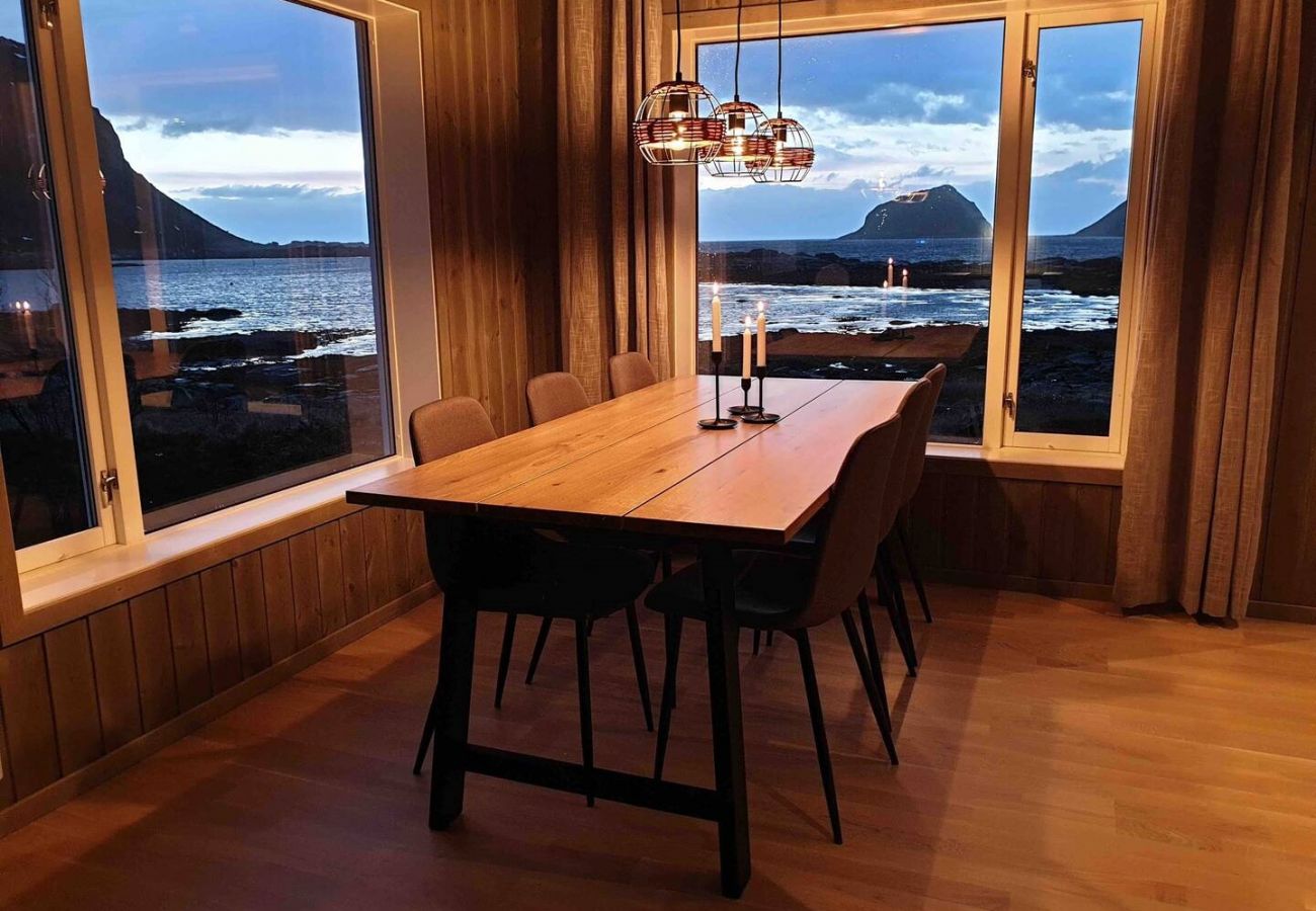 Cabin in Vestvågøy - Magic views and walking distance to best beaches