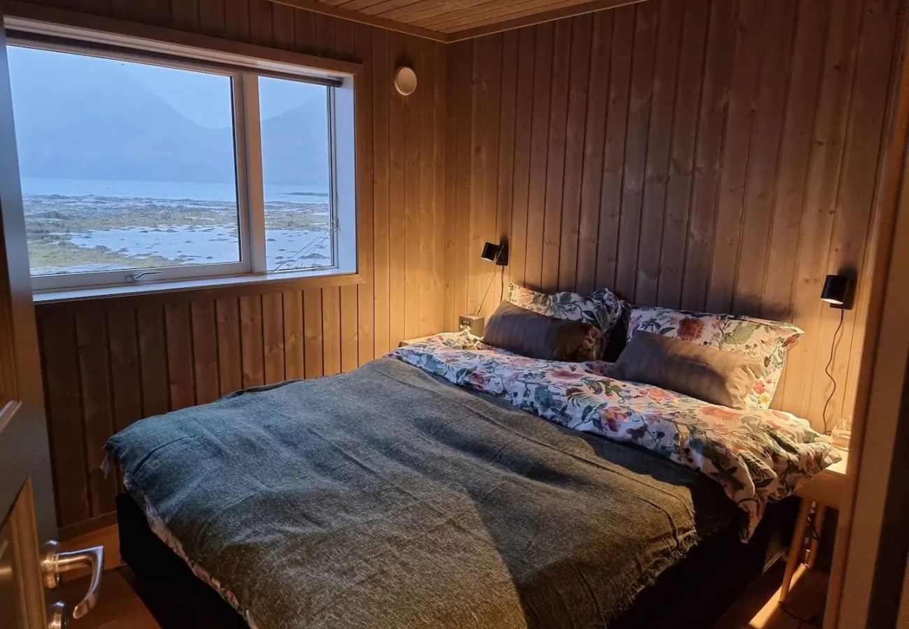 Cabin in Vestvågøy - Magic views and walking distance to best beaches
