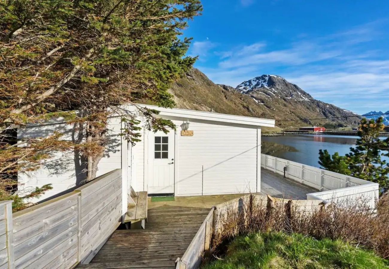Studio in Flakstad - Panoramic seaview cabin for two persons by the sea