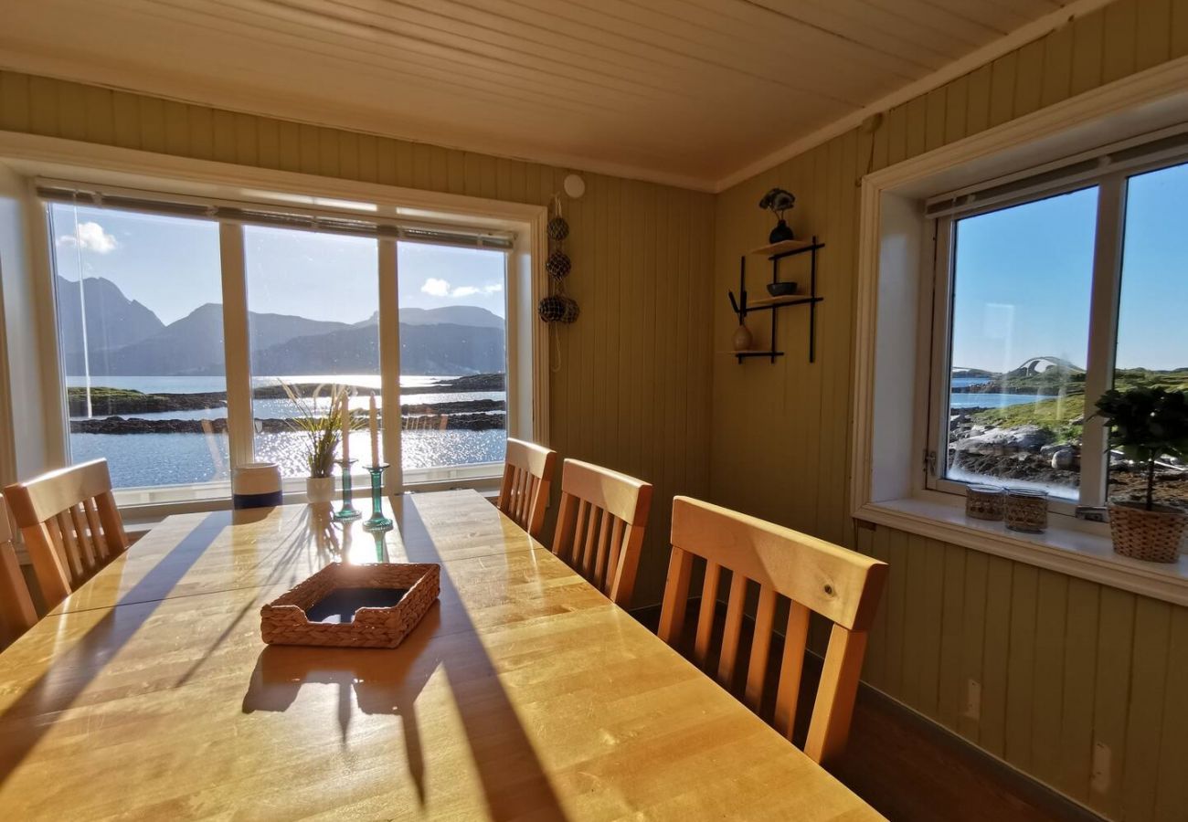 House in Flakstad - Panoramic seaview house by the sea