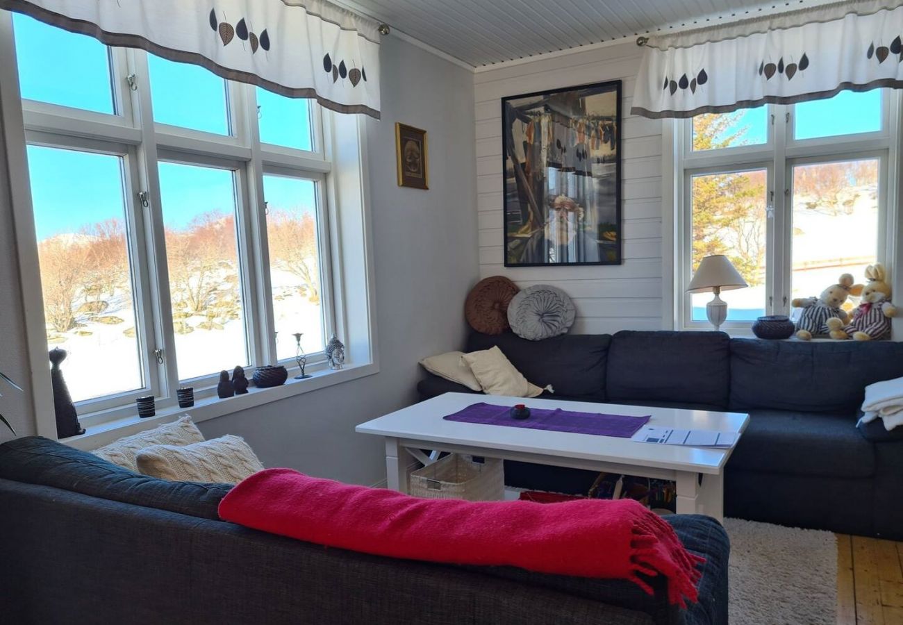 House in Vestvågøy - Peaceful property with spectacular sea view