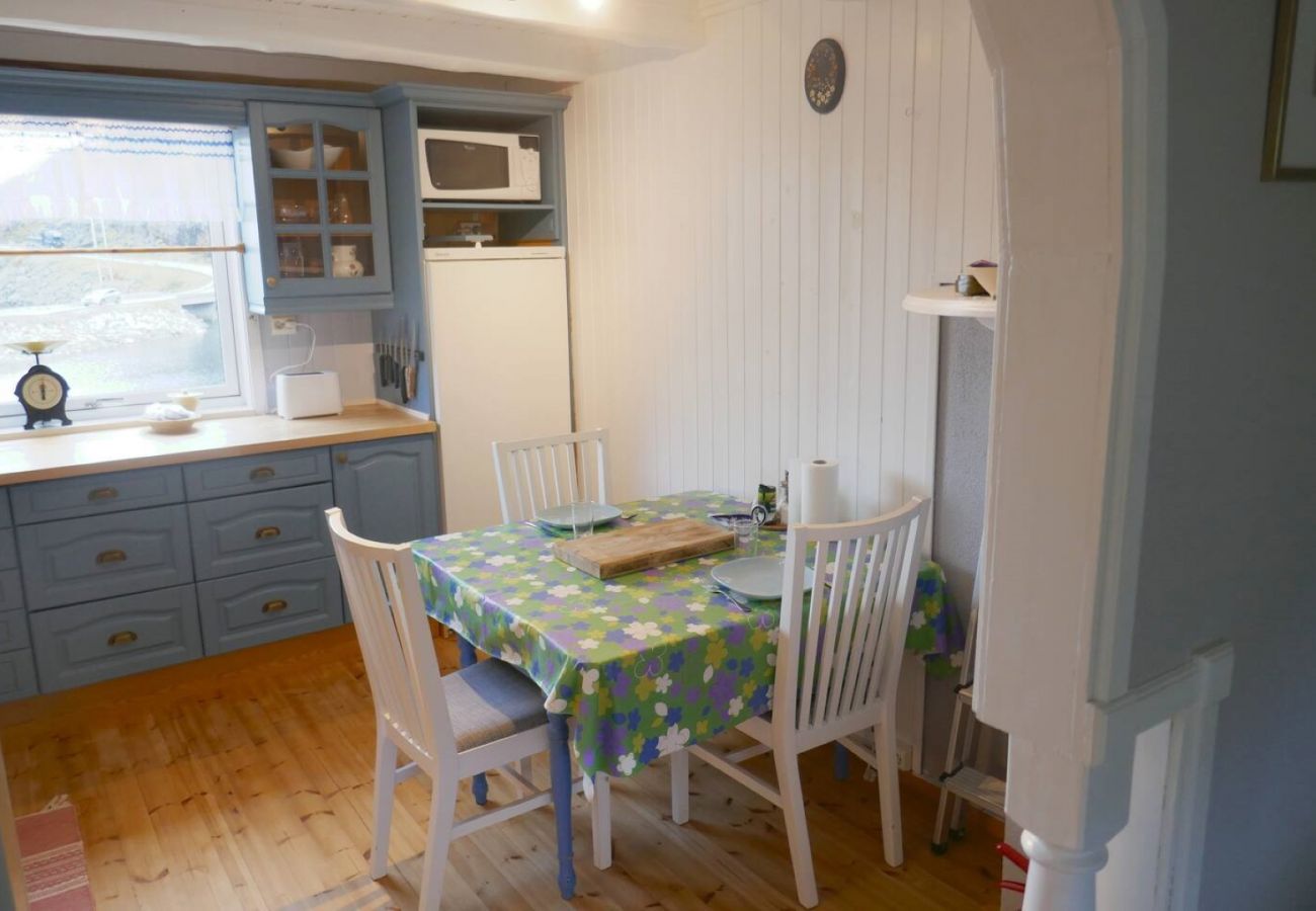 House in Flakstad - Seafront Holiday Home close to Reine, Lofoten