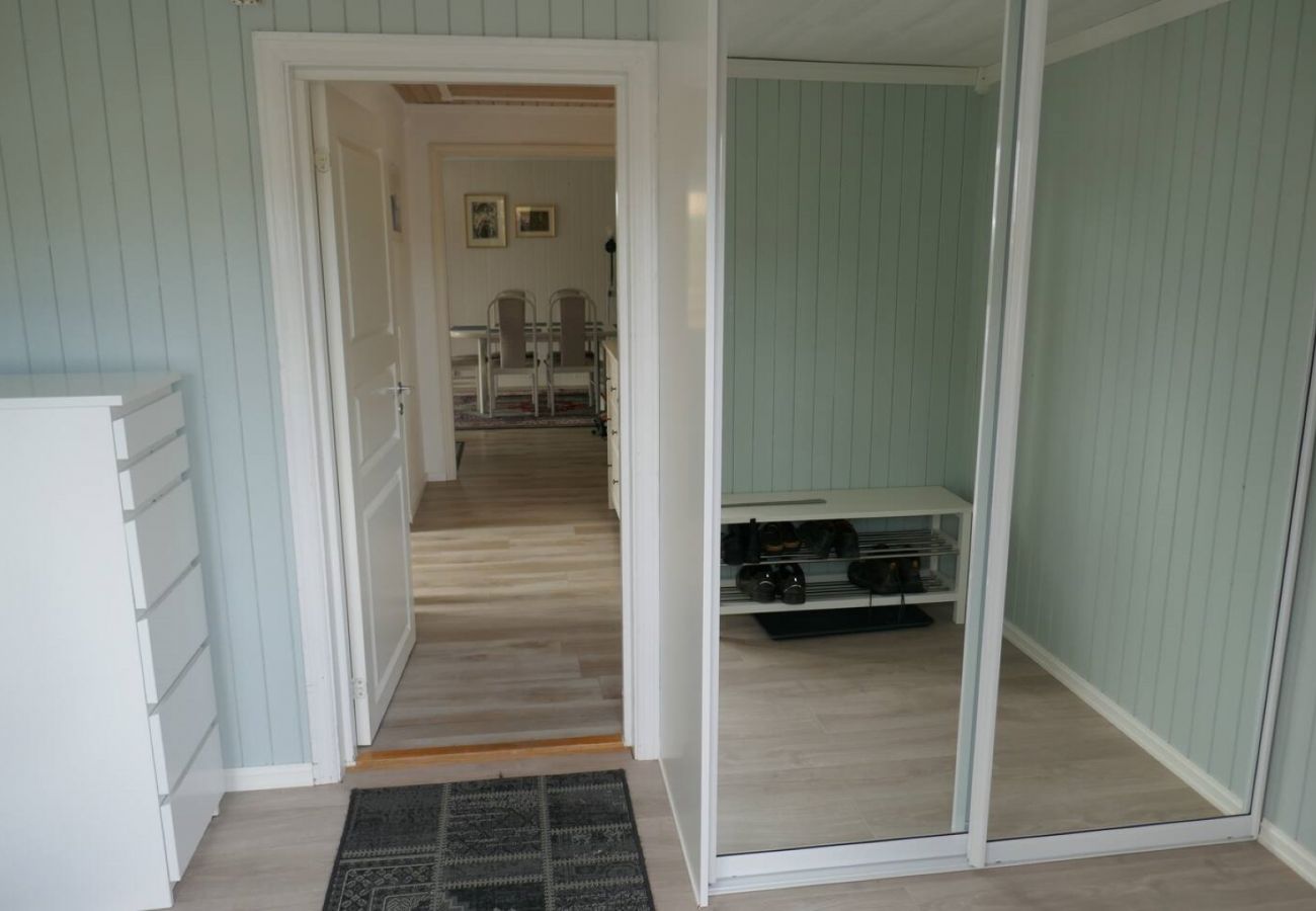 House in Flakstad - Seafront Holiday Home close to Reine, Lofoten
