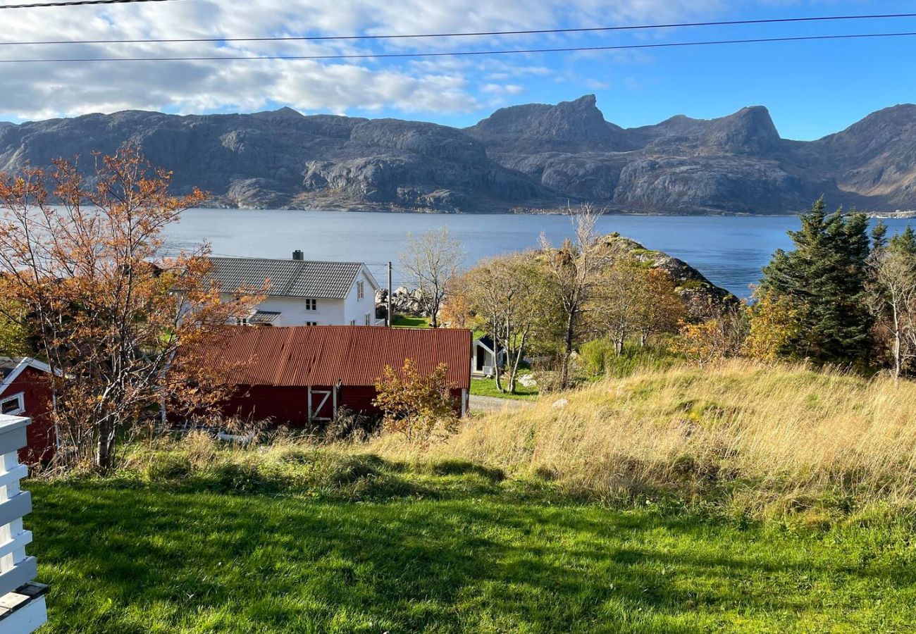 Cabin in Vestvågøy - Vettinghytta, close to the sea with amazing view.