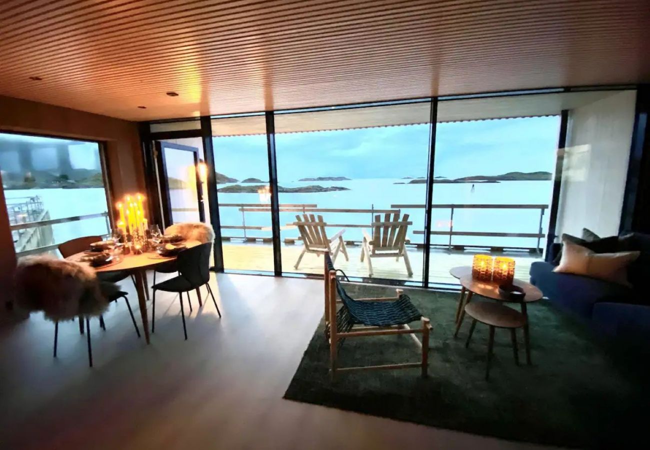 Apartment in Vågan - Waterfront apartment with panoramic sea view
