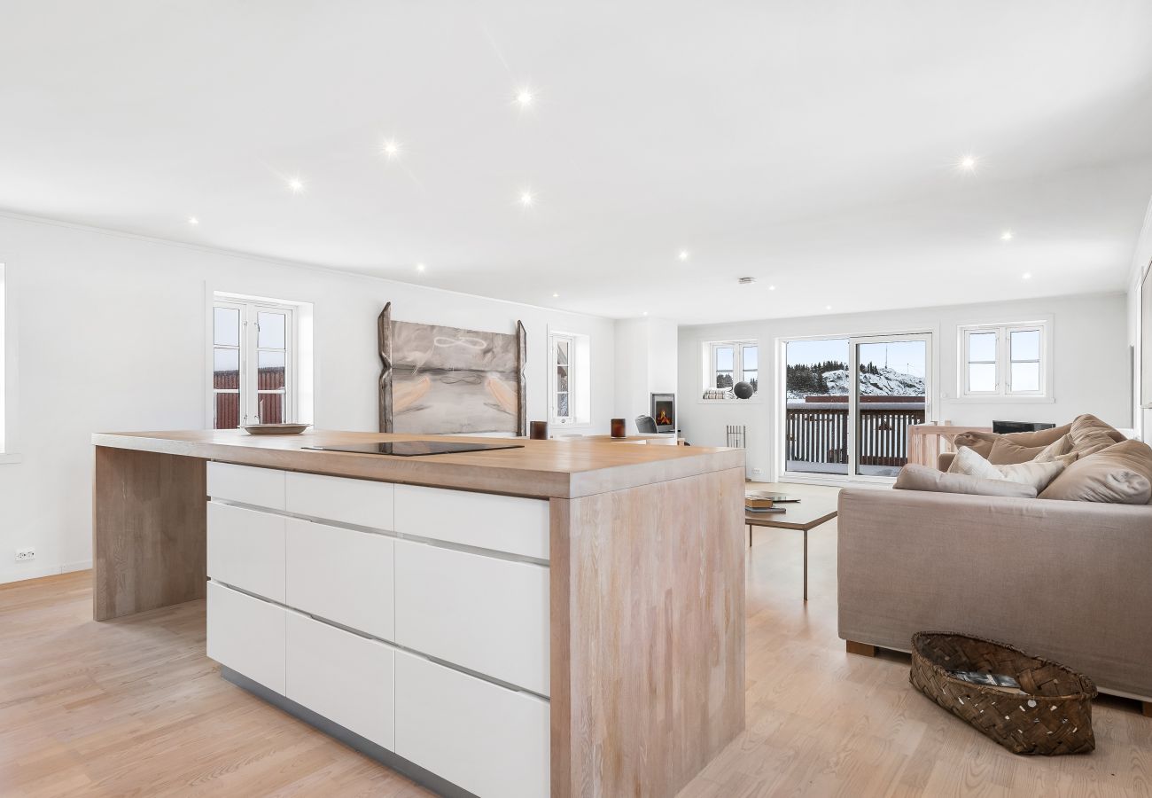 Apartment in Vestvågøy - Spacious and Modern Fisherman's Cabin