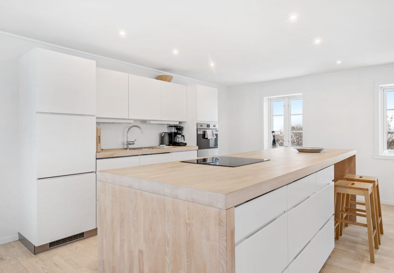 Apartment in Vestvågøy - Spacious and Modern Fisherman's Cabin