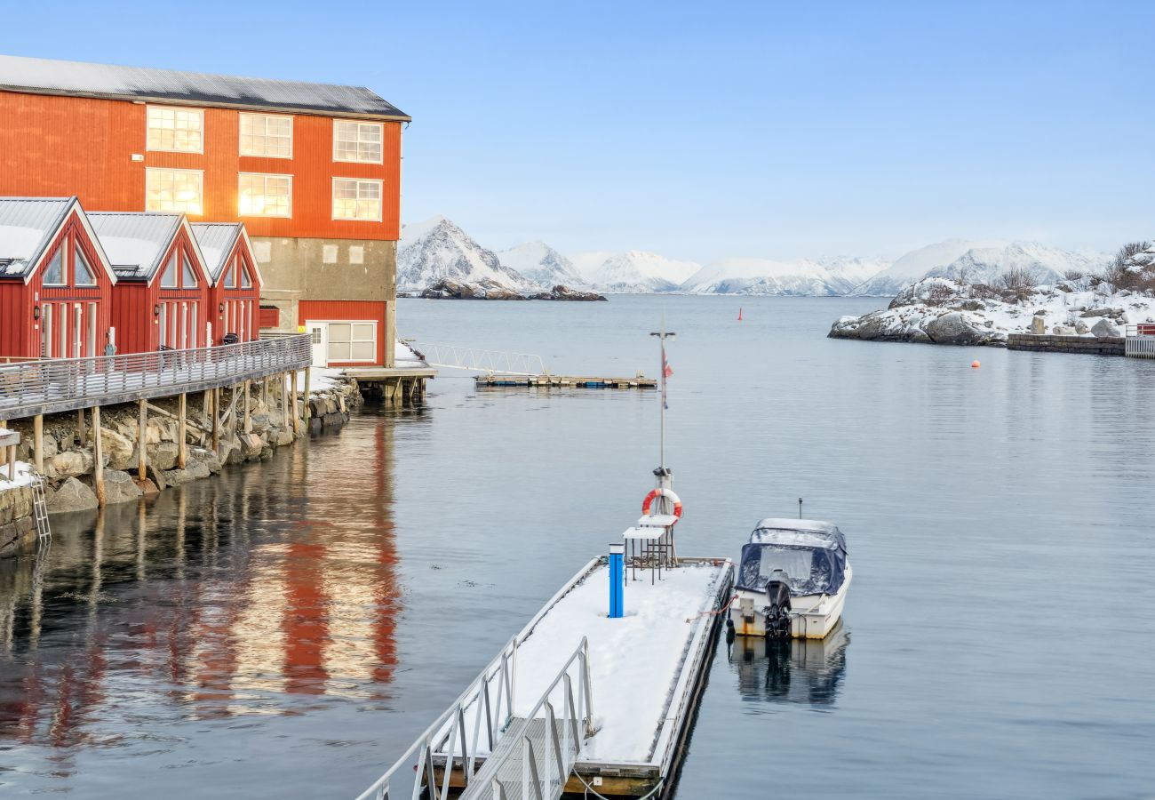 Apartment in Vestvågøy - Stor rorbu med høy standard