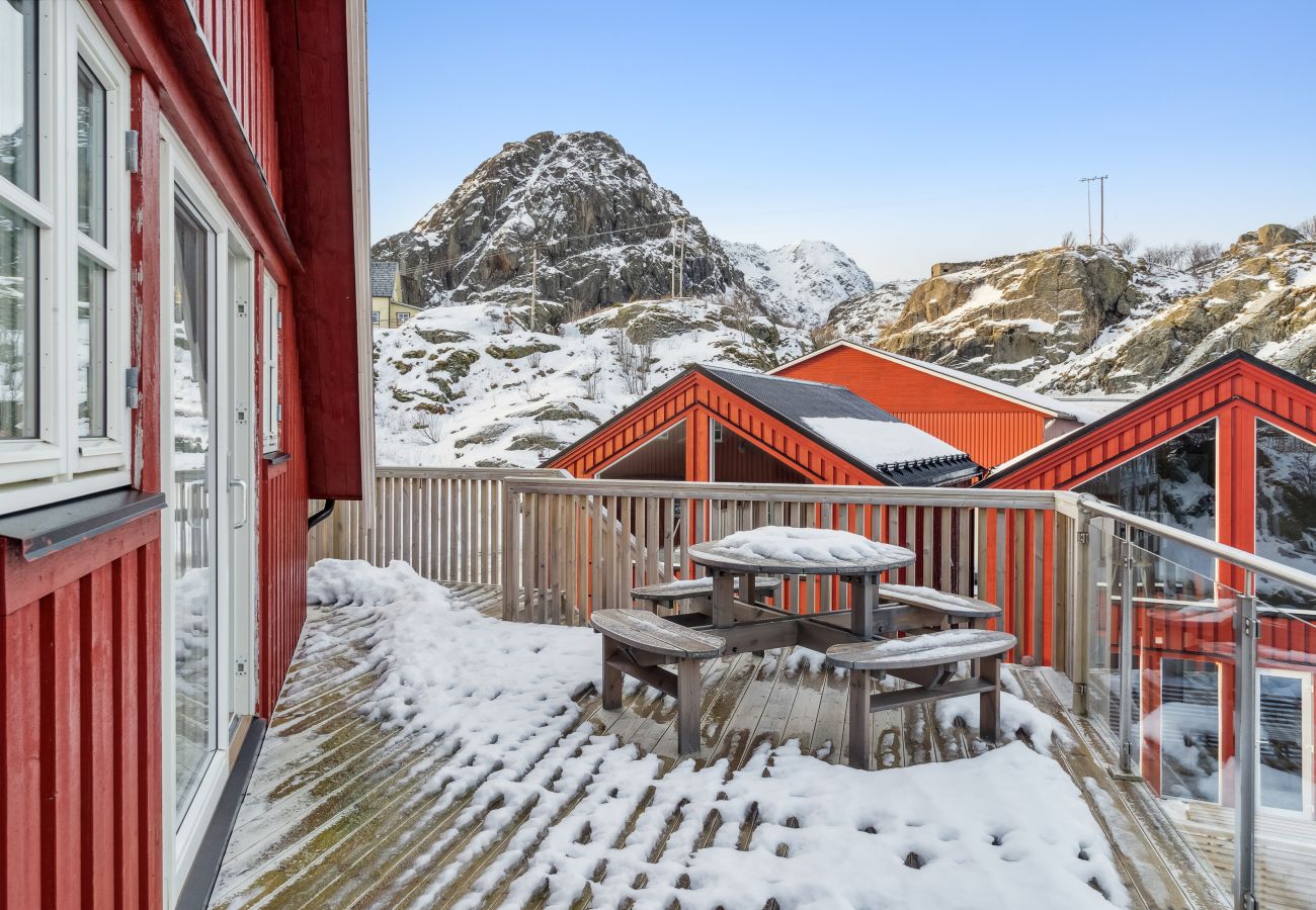 Apartment in Vestvågøy - Stor rorbu med høy standard