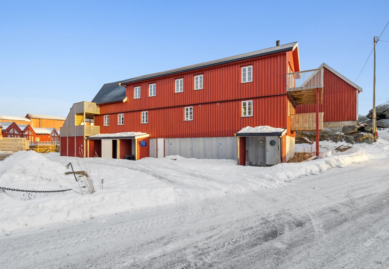 Apartment in Vestvågøy - Stor rorbu med høy standard