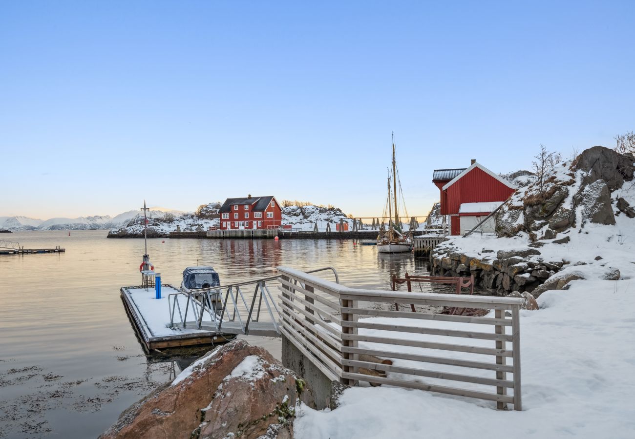 Apartment in Vestvågøy - Stor rorbu med høy standard