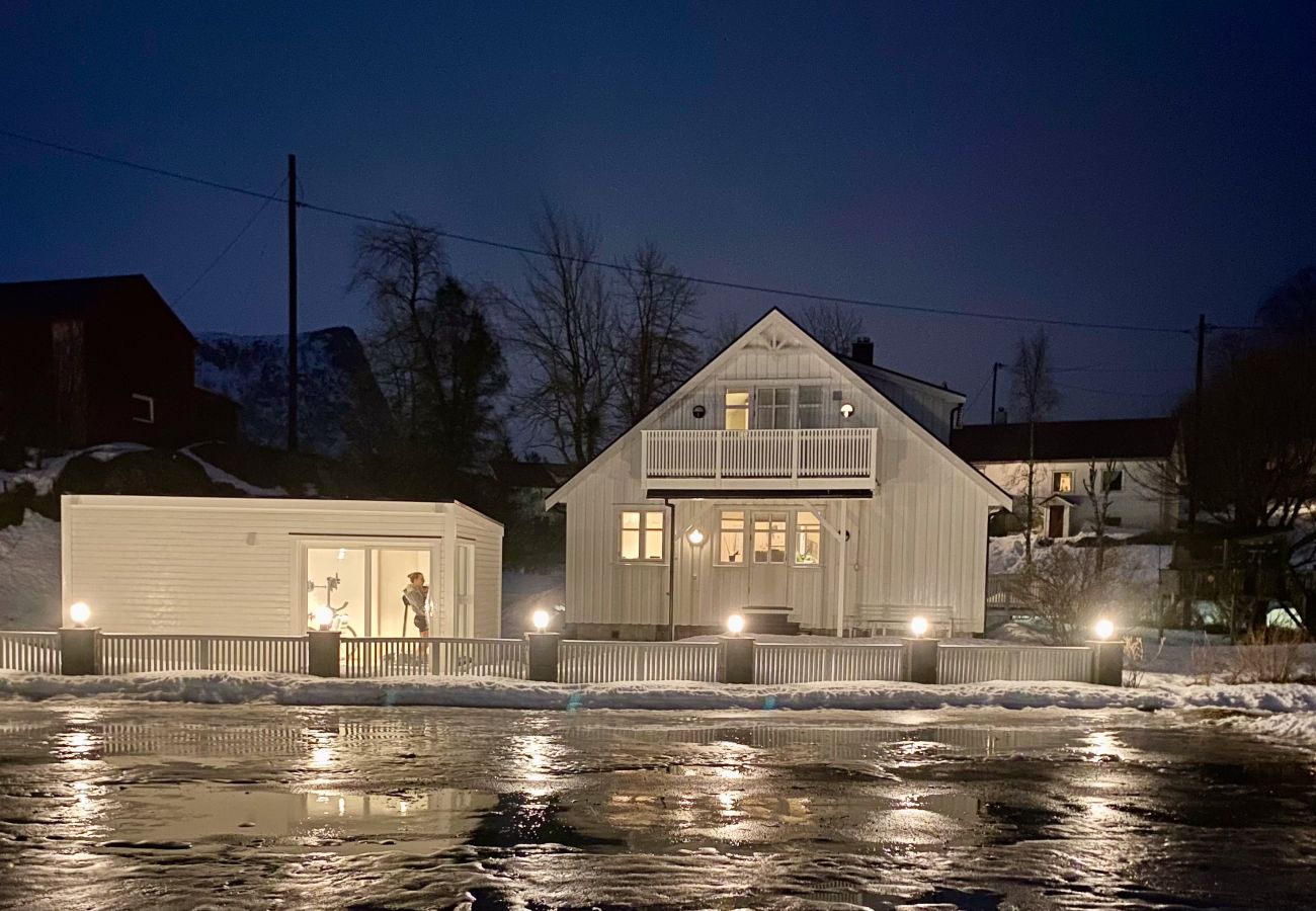 House in Vågan - Helt hus med høy standard og sentral beliggenhet