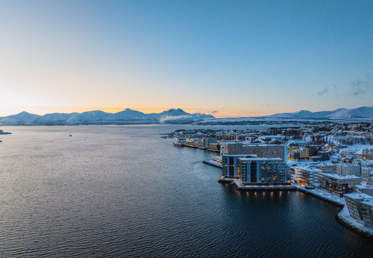 Apartment in Tromsø - Premium Waterfront Apartment–Sea & Mountain View 