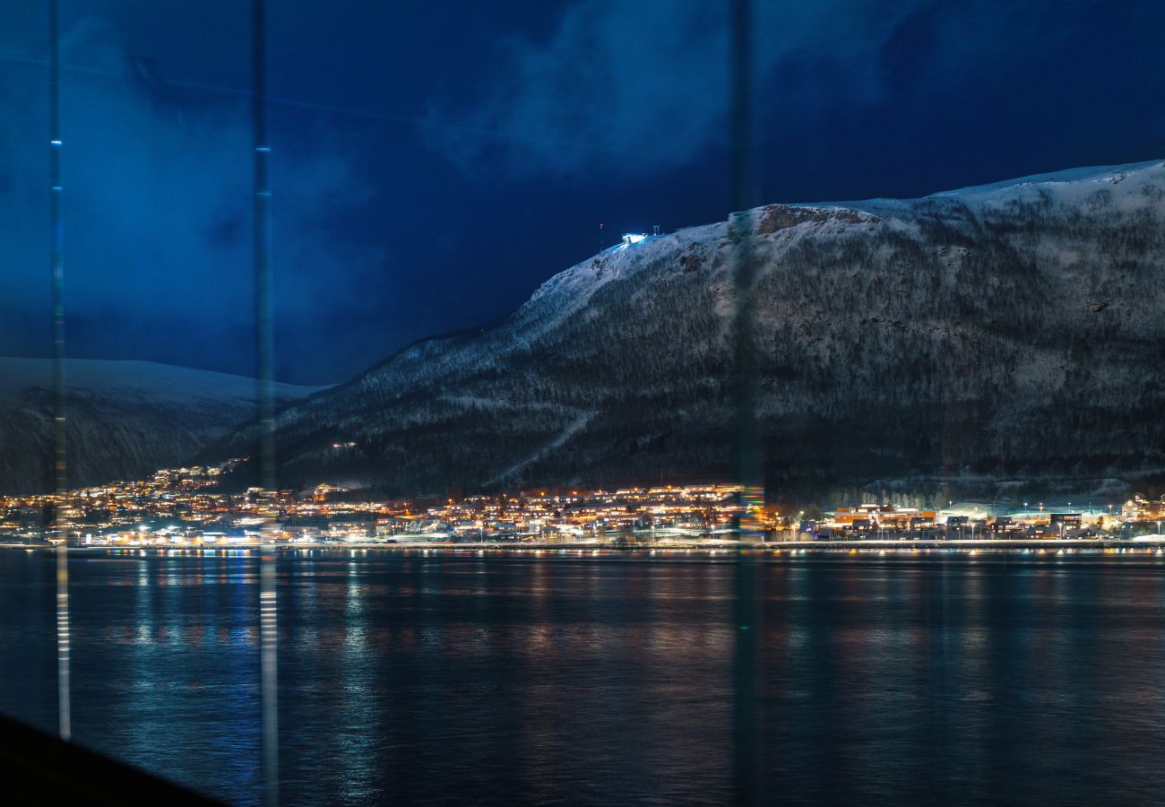 Apartment in Tromsø - Premium Waterfront Apartment–Sea & Mountain View 