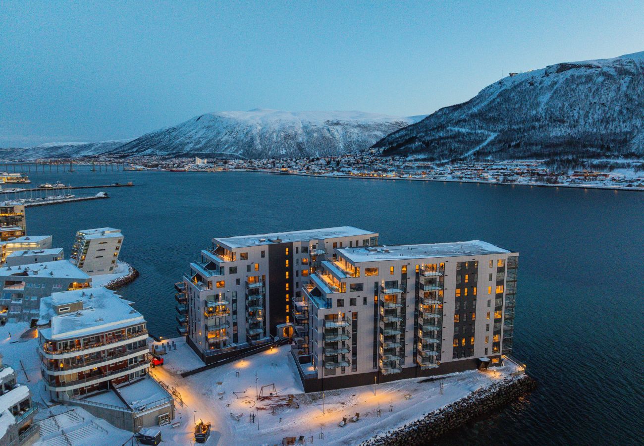 Apartment in Tromsø - Premium Waterfront Apartment–Sea & Mountain View 