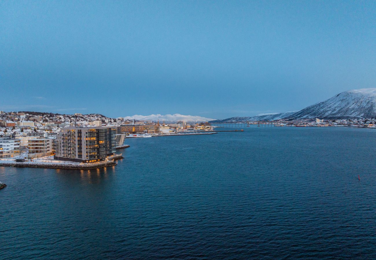 Apartment in Tromsø - Premium Waterfront Apartment–Sea & Mountain View 