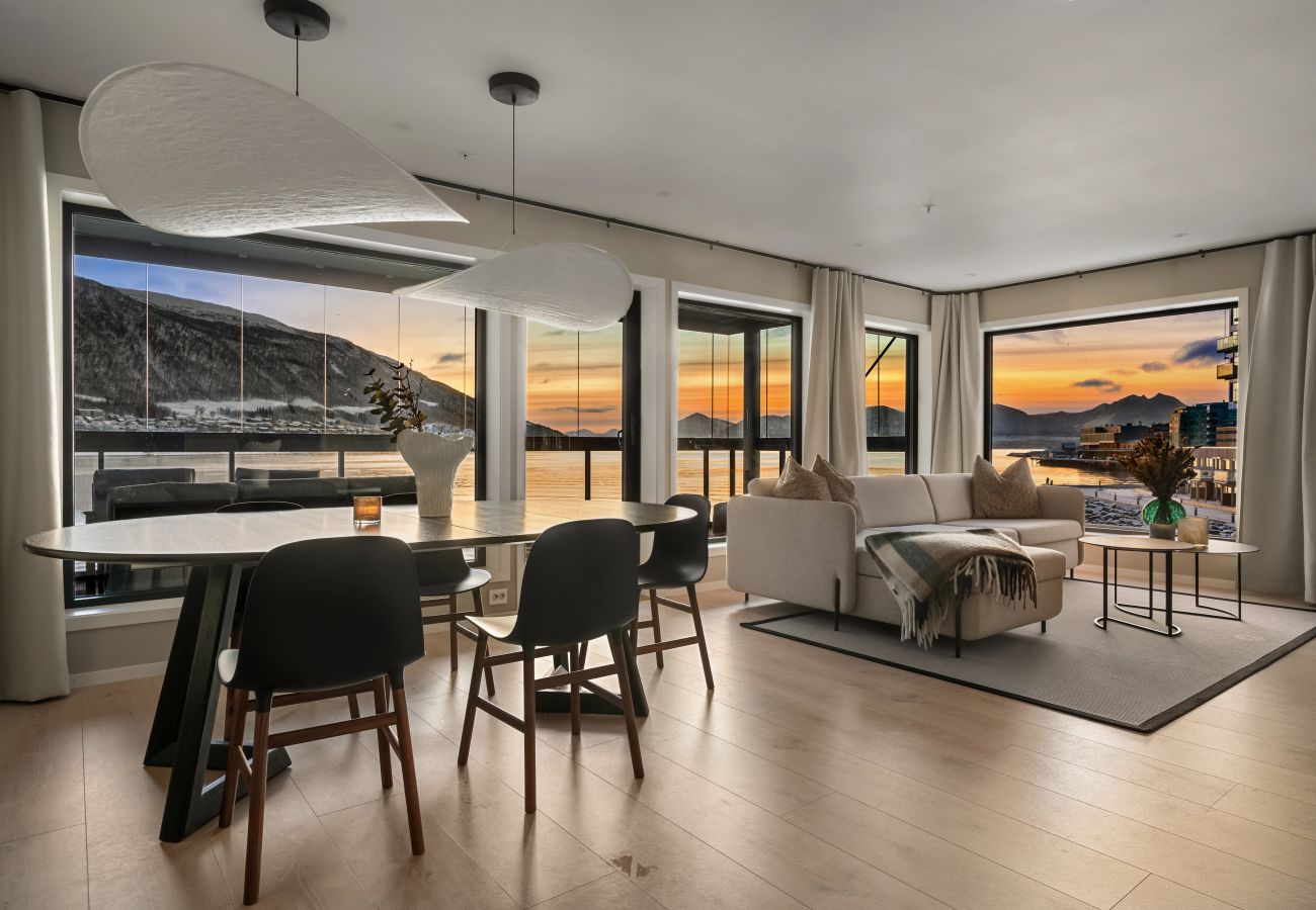 Apartment in Tromsø - Premium Waterfront Apartment–Sea & Mountain View 