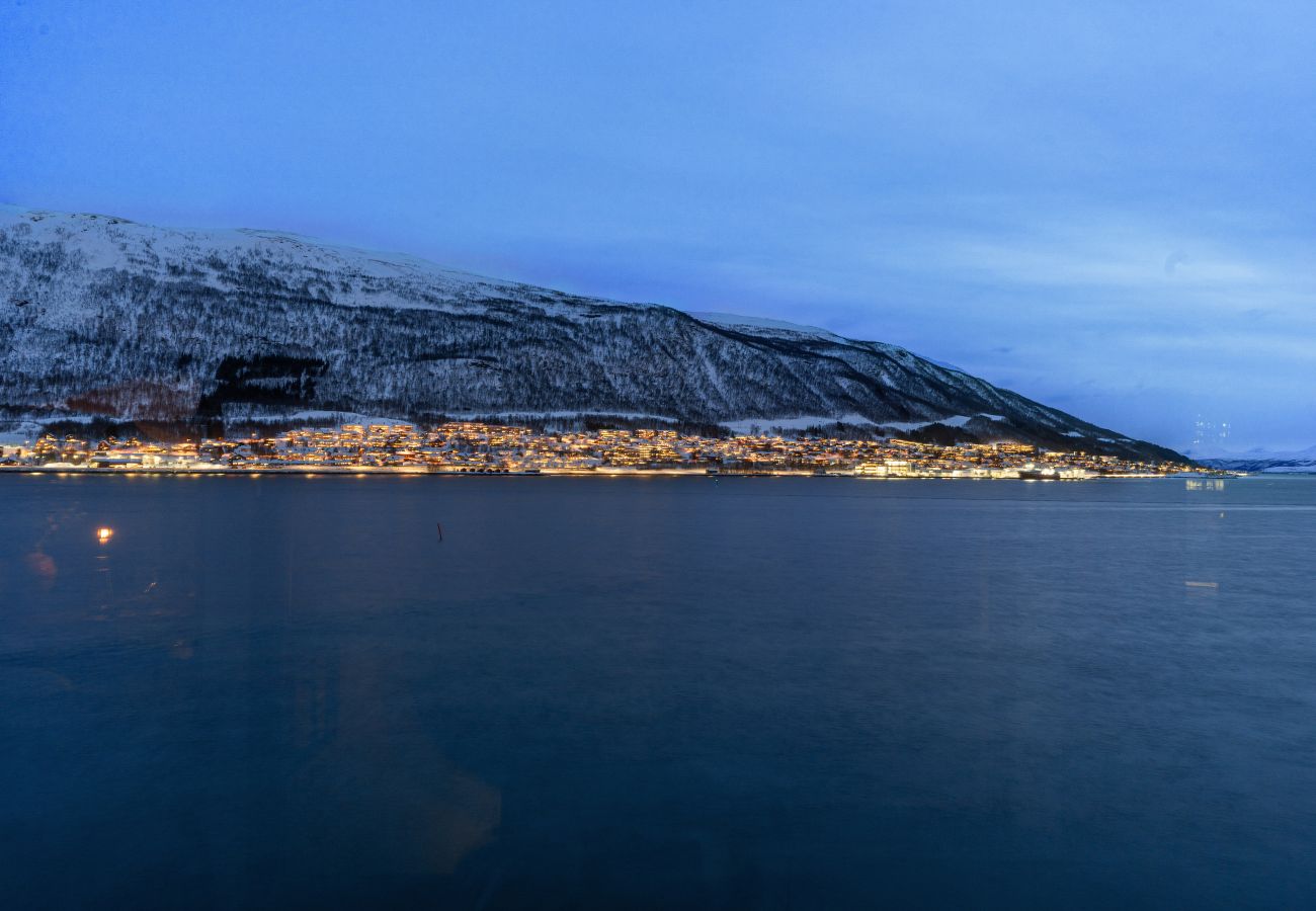 Apartment in Tromsø - Premium Waterfront Apartment with Stunning View