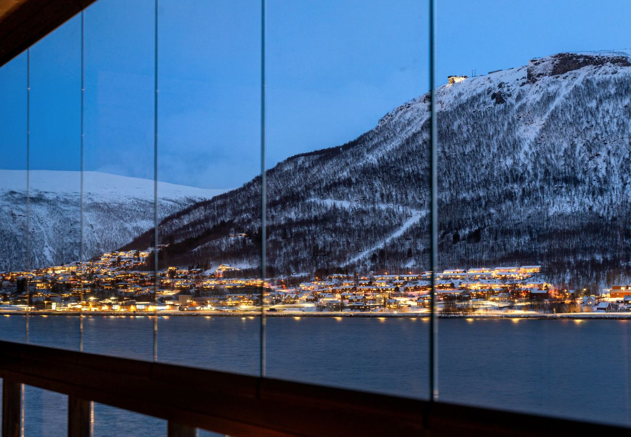 Apartment in Tromsø - Premium Waterfront Apartment with Stunning View