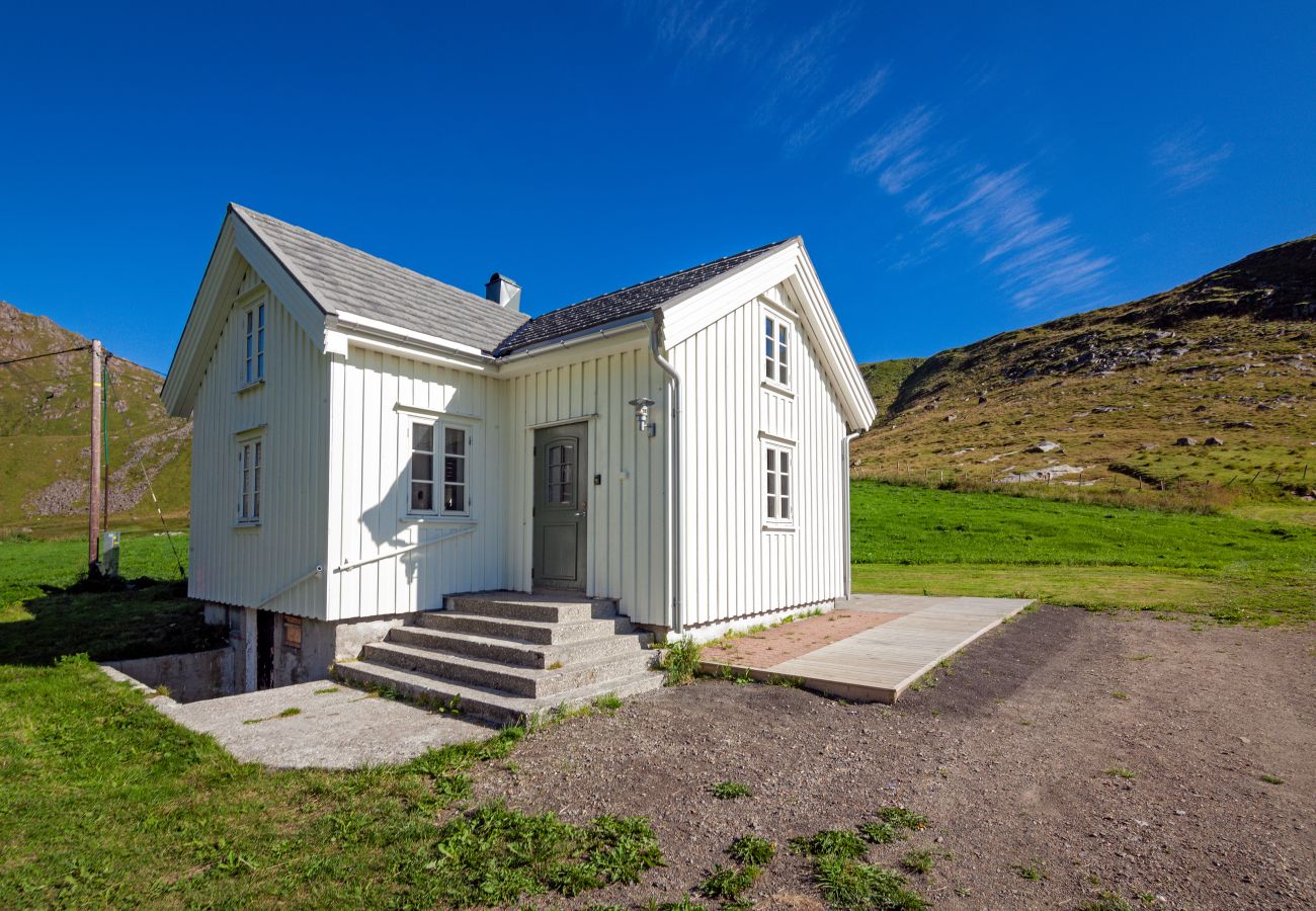 House in Vestvågøy - Arctic Waves Cottage, Haukland