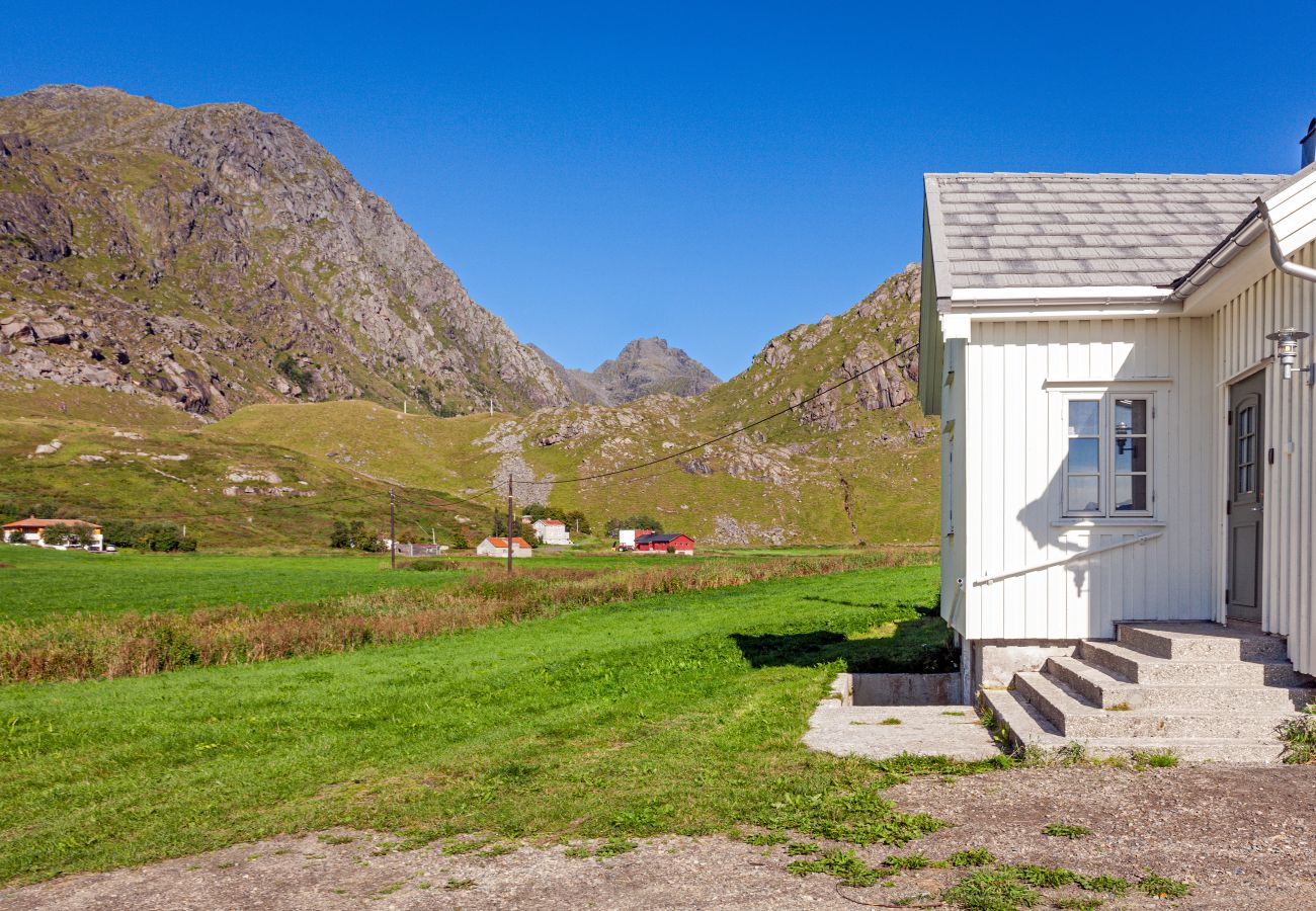 House in Vestvågøy - Arctic Waves Cottage, Haukland