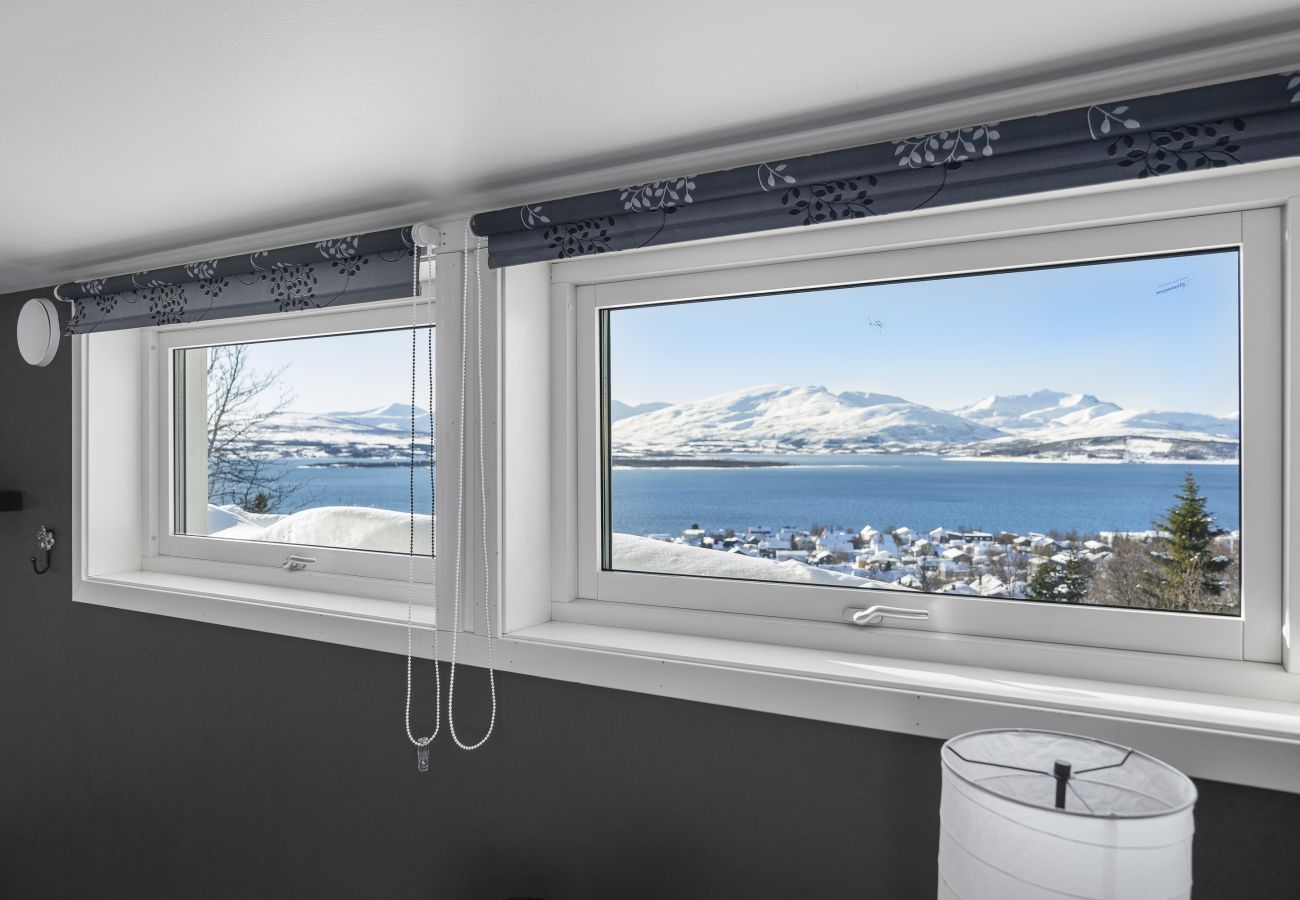 Apartment in Tromsø - Leilighet med panoramautsikt og terrasse