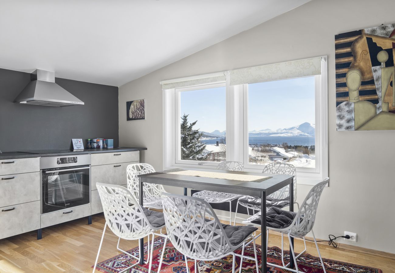 Apartment in Tromsø - Leilighet med panoramautsikt og terrasse