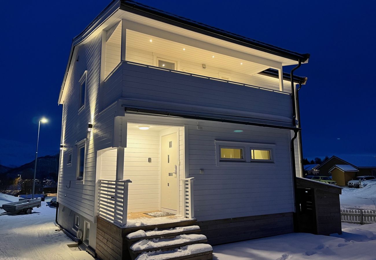 House in Tromsø - Arctic Pearl - Central House with 4 bedrooms and 2 bathrooms