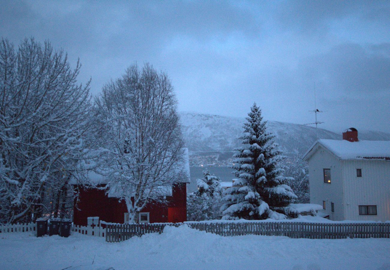 Apartment in Tromsø - Trivelig leilighet i rolige, bynære omgivelser