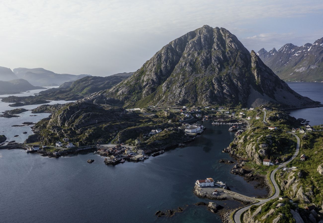 House in Flakstad - Sundet Lofoten - fjell- og havutsikt