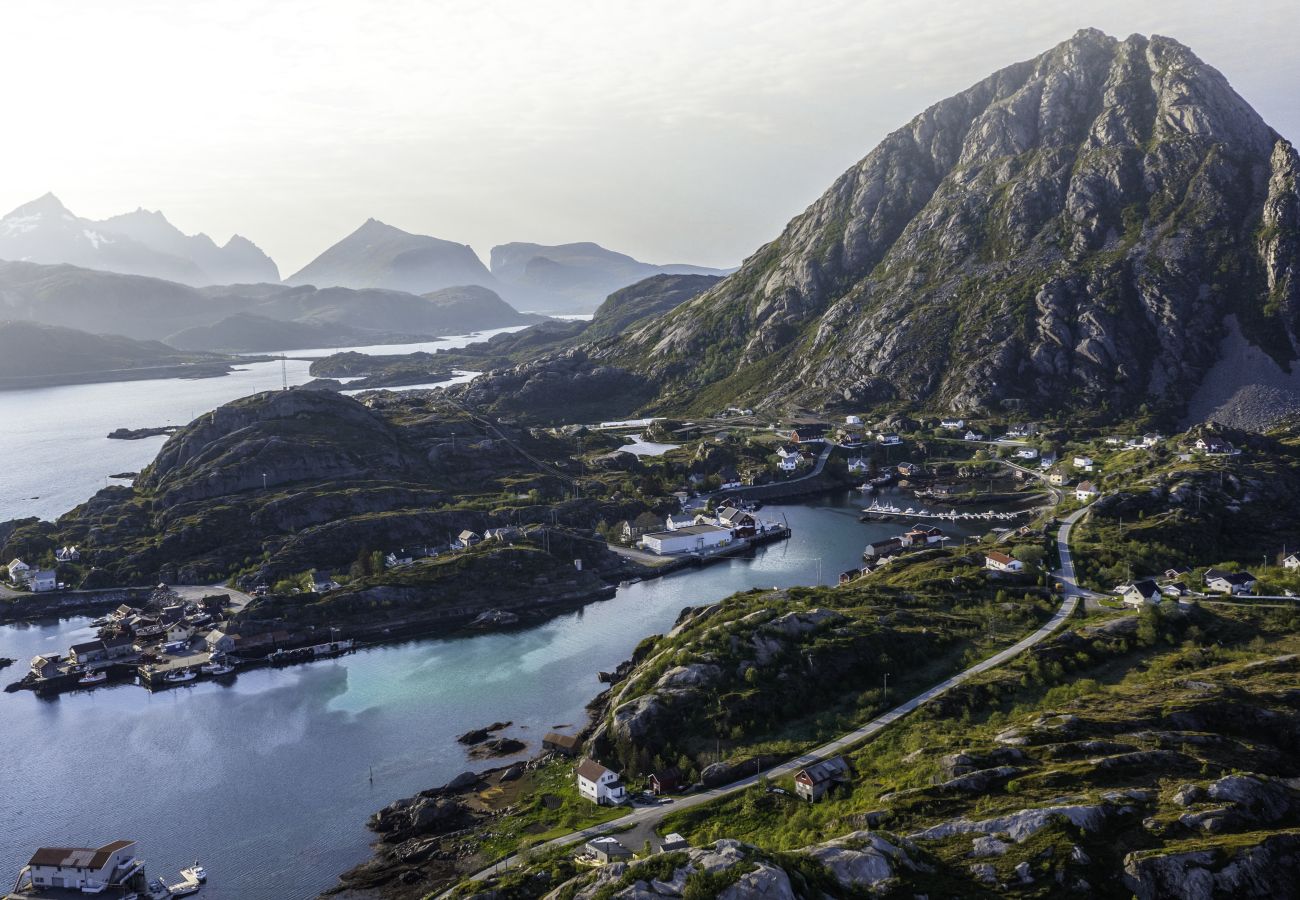 House in Flakstad - Sundet Lofoten - fjell- og havutsikt