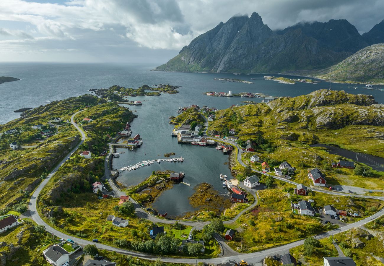 House in Flakstad - Sundet Lofoten - fjell- og havutsikt