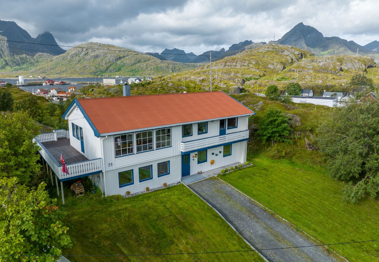 House in Flakstad - Sundet Lofoten - fjell- og havutsikt