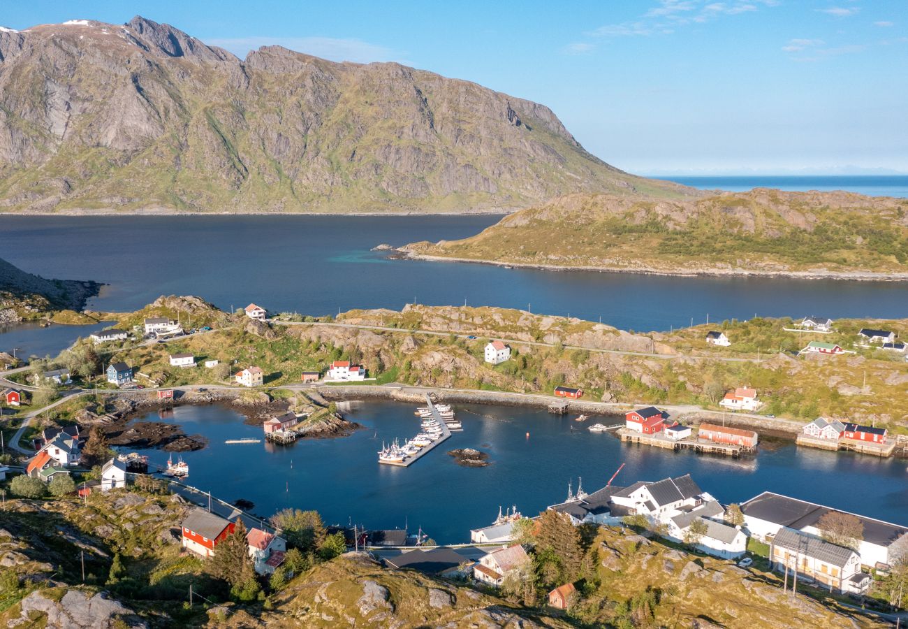 House in Flakstad - Sundet Lofoten - fjell- og havutsikt