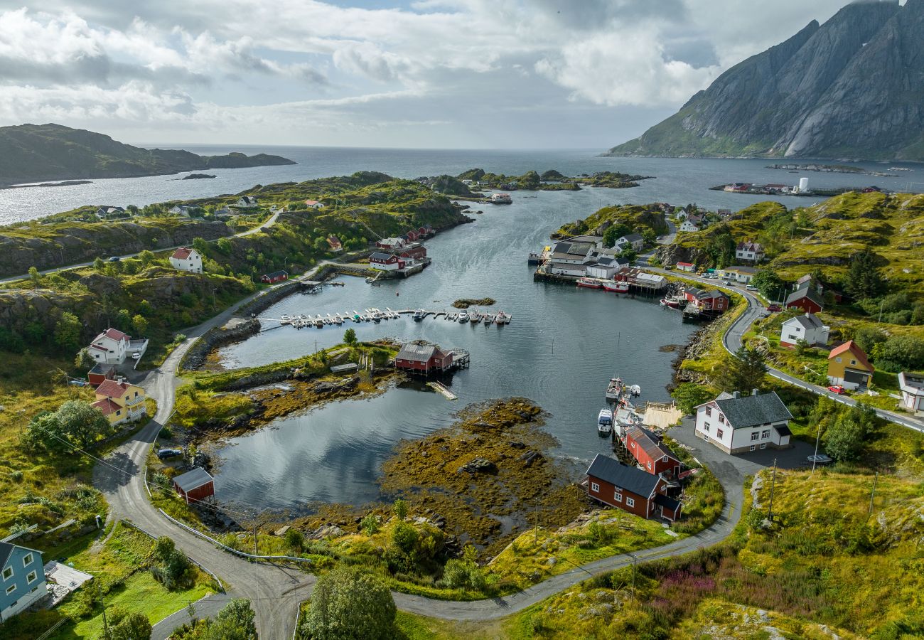 House in Flakstad - Sundet Lofoten - fjell- og havutsikt