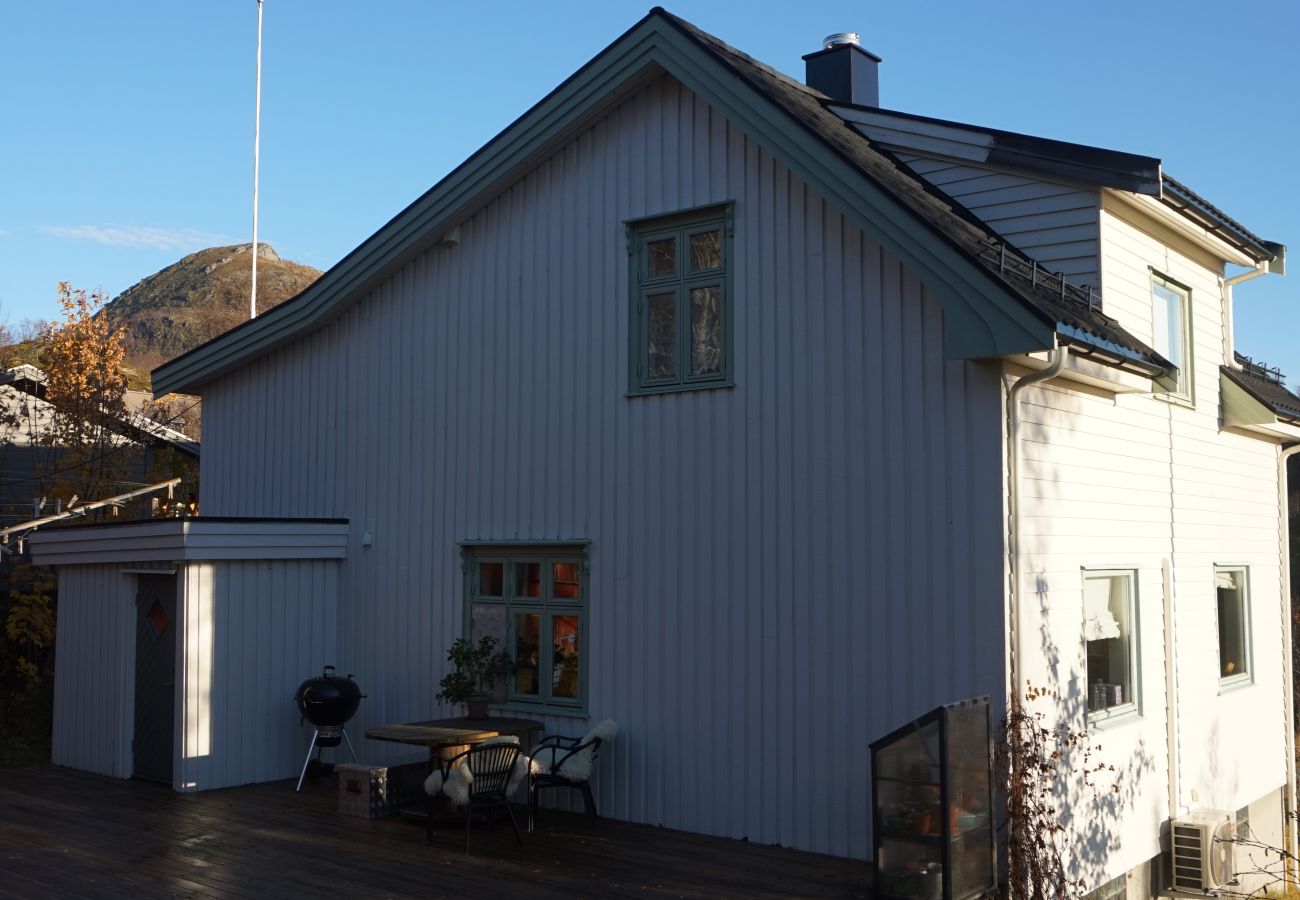 House in Vågan - Koselig hus ved Kabelvågmarken.