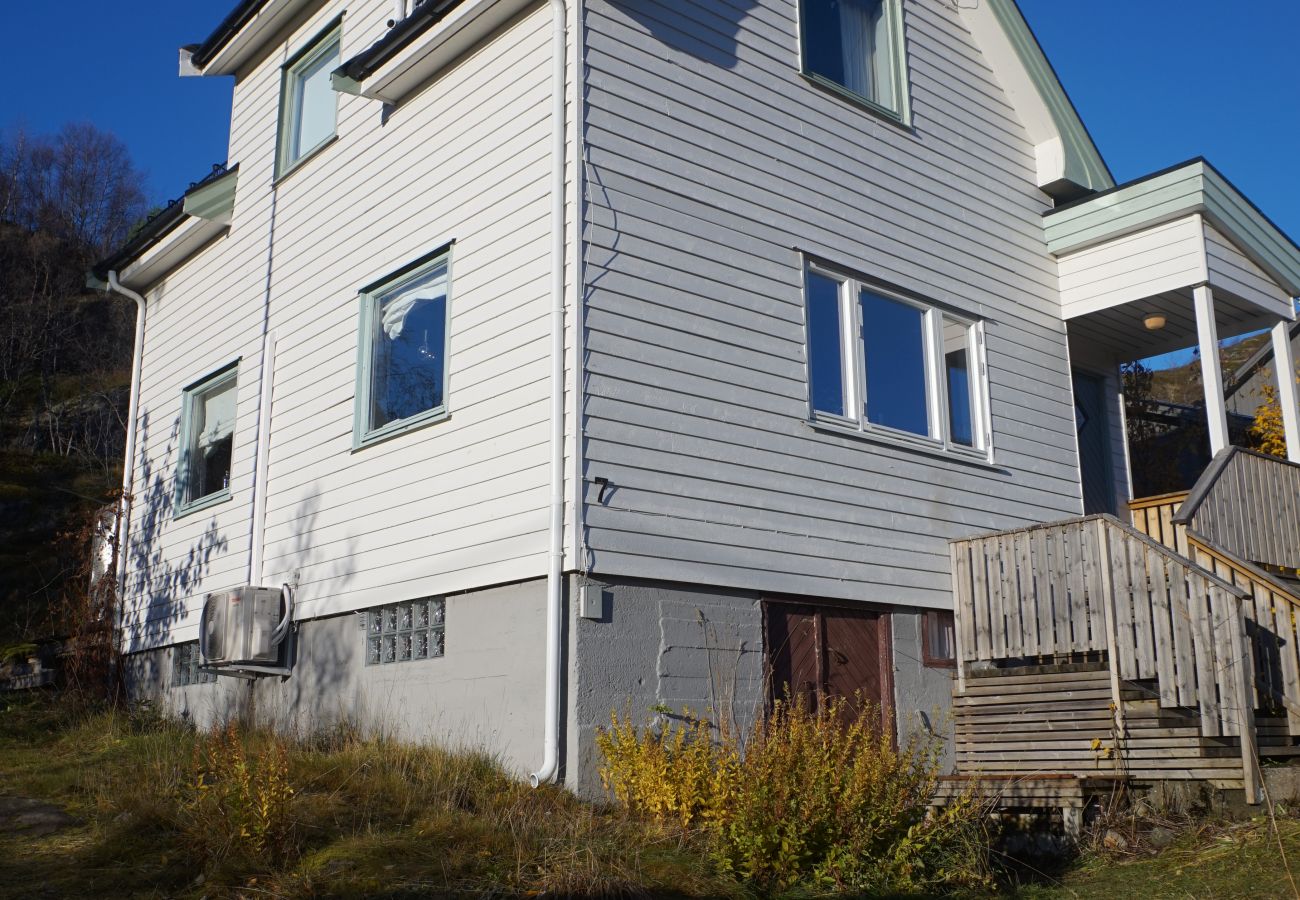 House in Vågan - Koselig hus ved Kabelvågmarken.