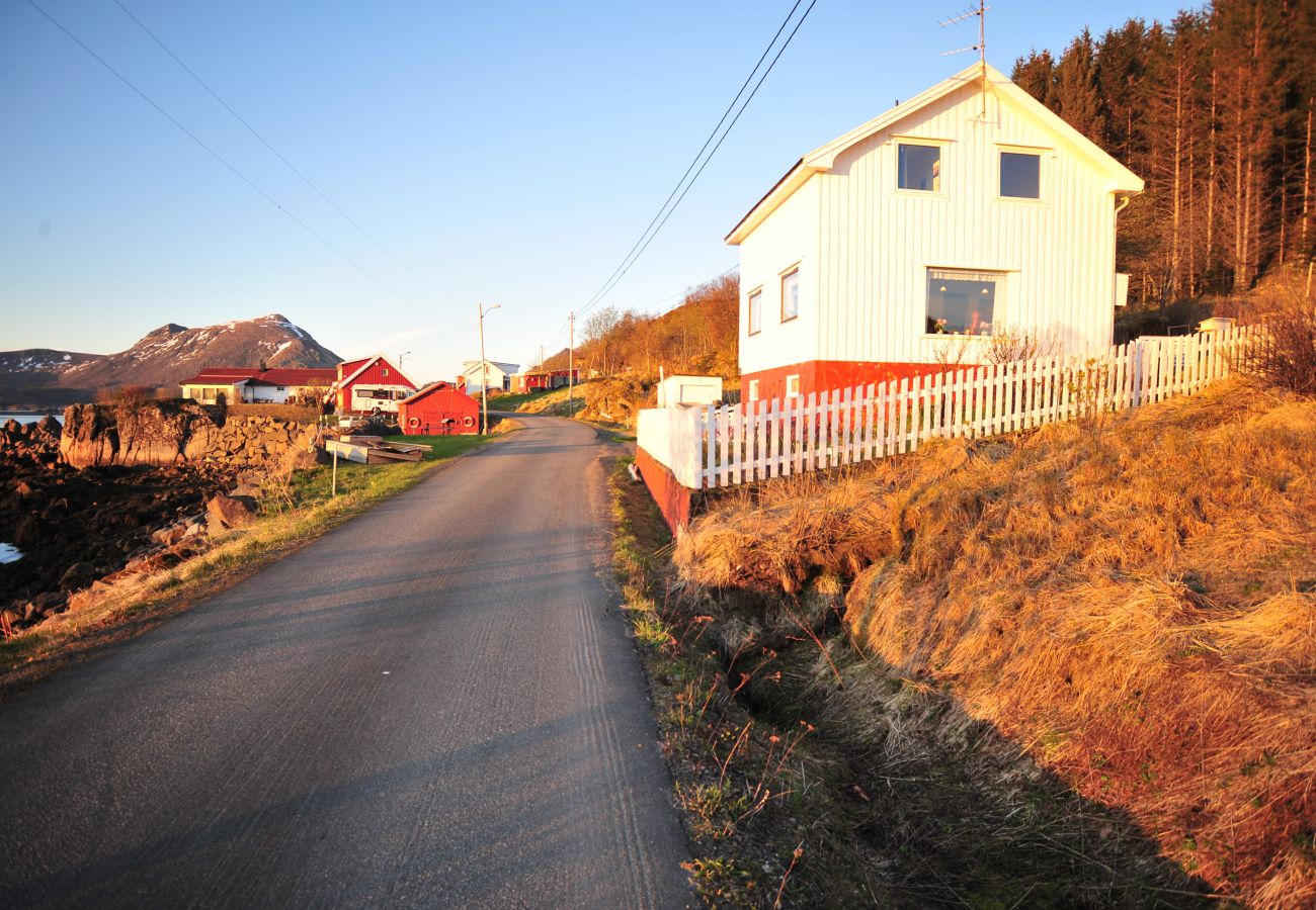 Hus i Vestvågøy - Fredelig med naturskjønn omgivelse, midt i Lofoten