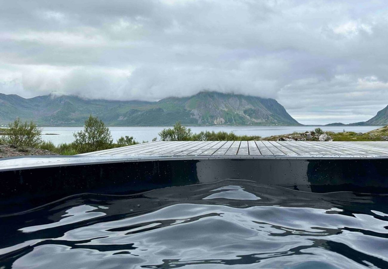 Hytte i Vågan - Designhytte med jacuzzi ved havet i Lofoten