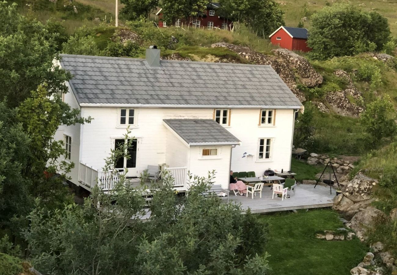 Hus i Vestvågøy - Vettingstua, beautiful house down by the sea.
