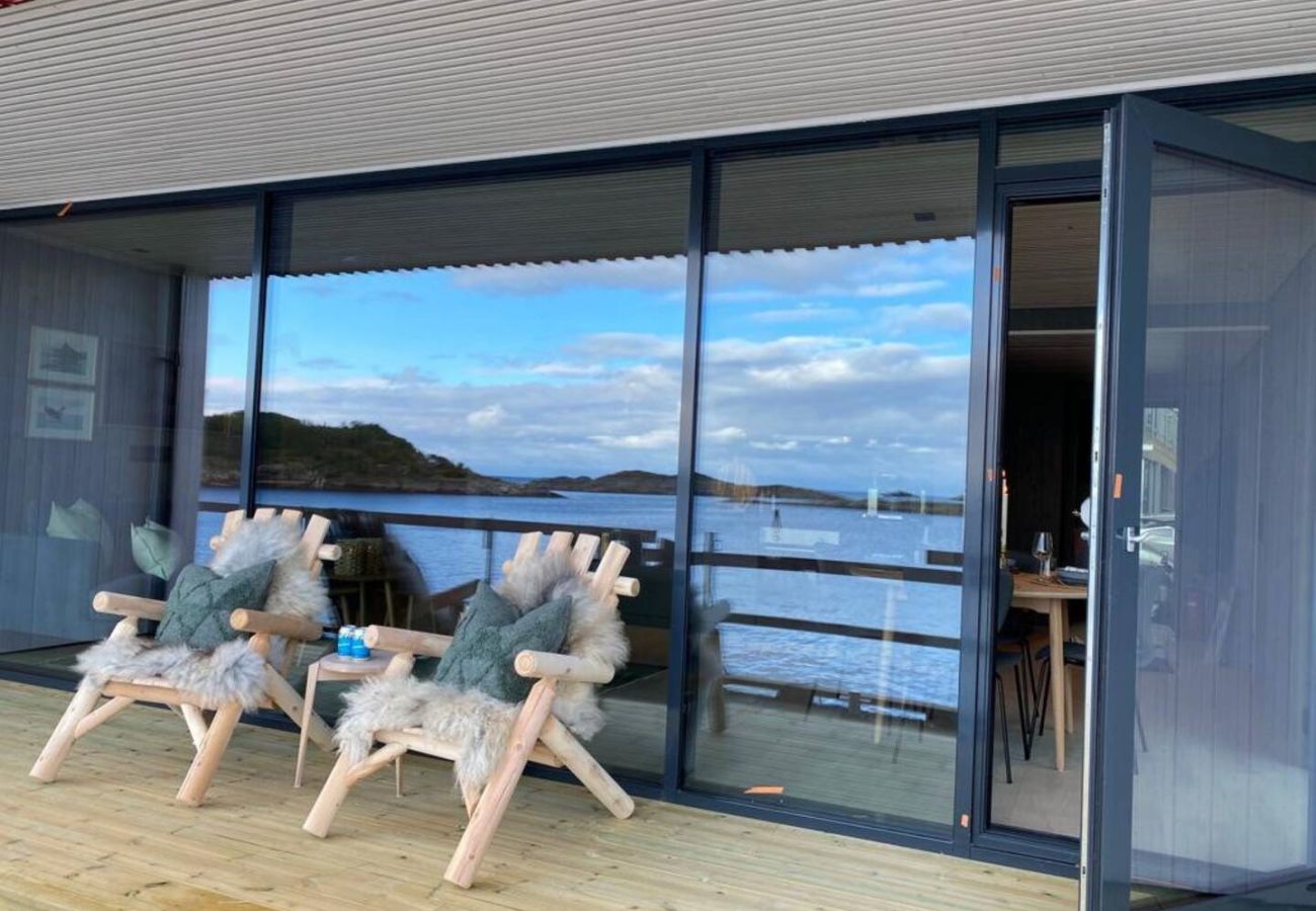 Leilighet i Vågan - Waterfront apartment with panoramic sea view
