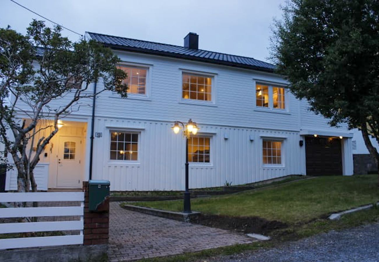 Hus i Moskenes - Luxury Home in the Heart of Reine, Lofoten