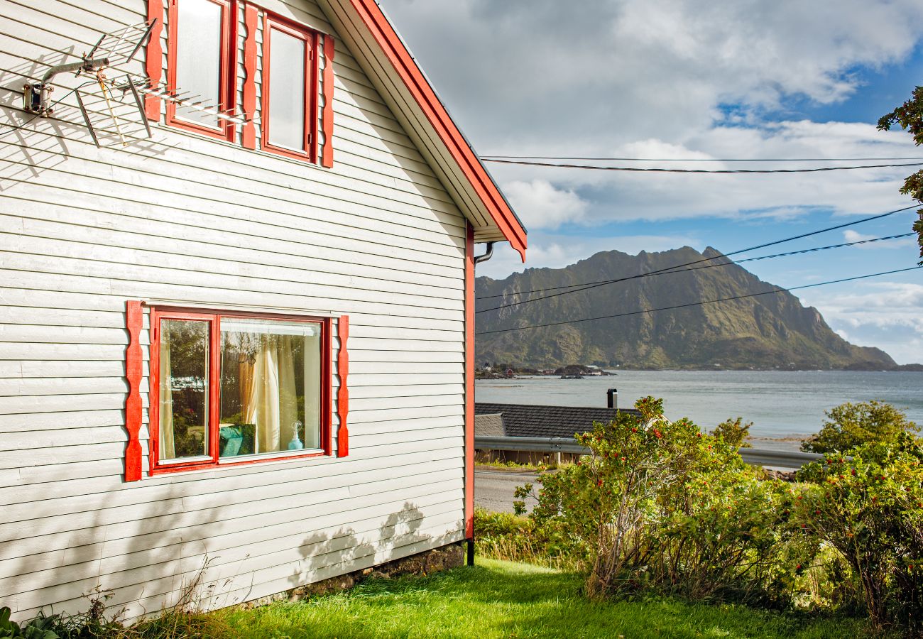 Hytte i Vestvågøy - Norheim, Nordlandshus i fredelig vik