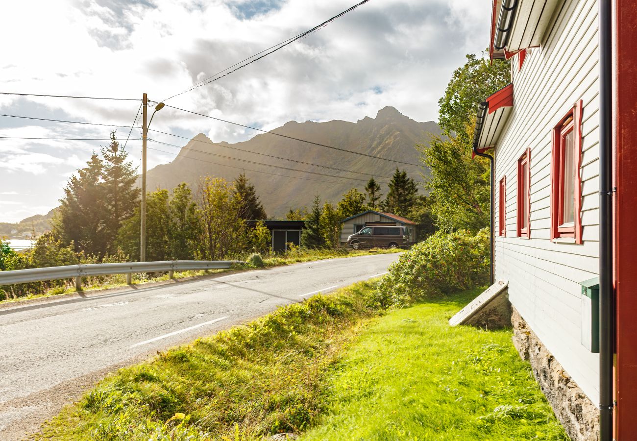 Hytte i Vestvågøy - Norheim, Nordlandshus i fredelig vik