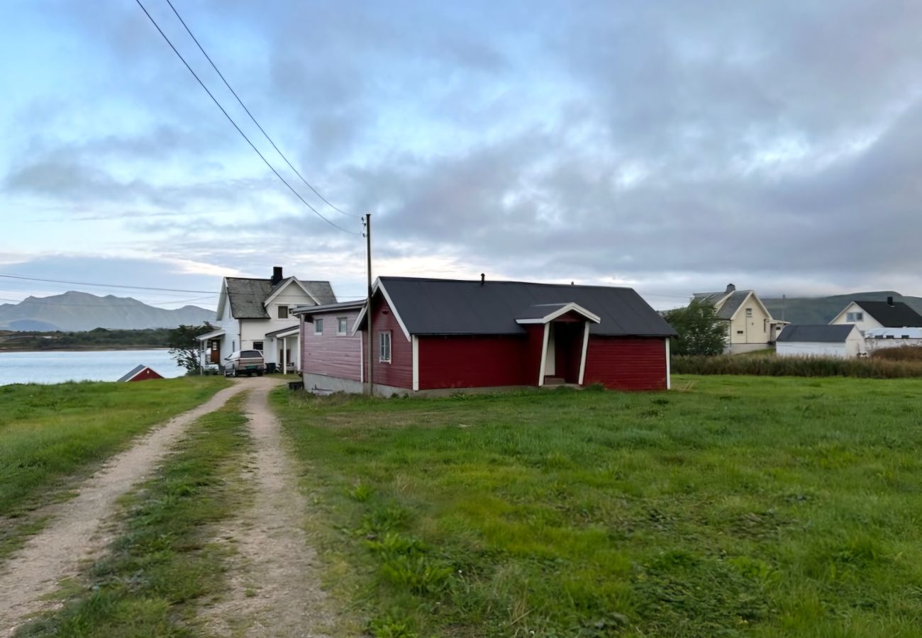 Hytte i Vestvågøy - Feriehus ved sjøen, Lofoten