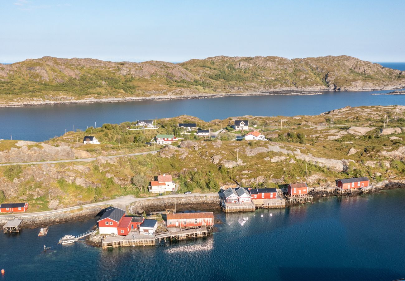 Hus i Flakstad - Sundet Lofoten - fjell- og havutsikt